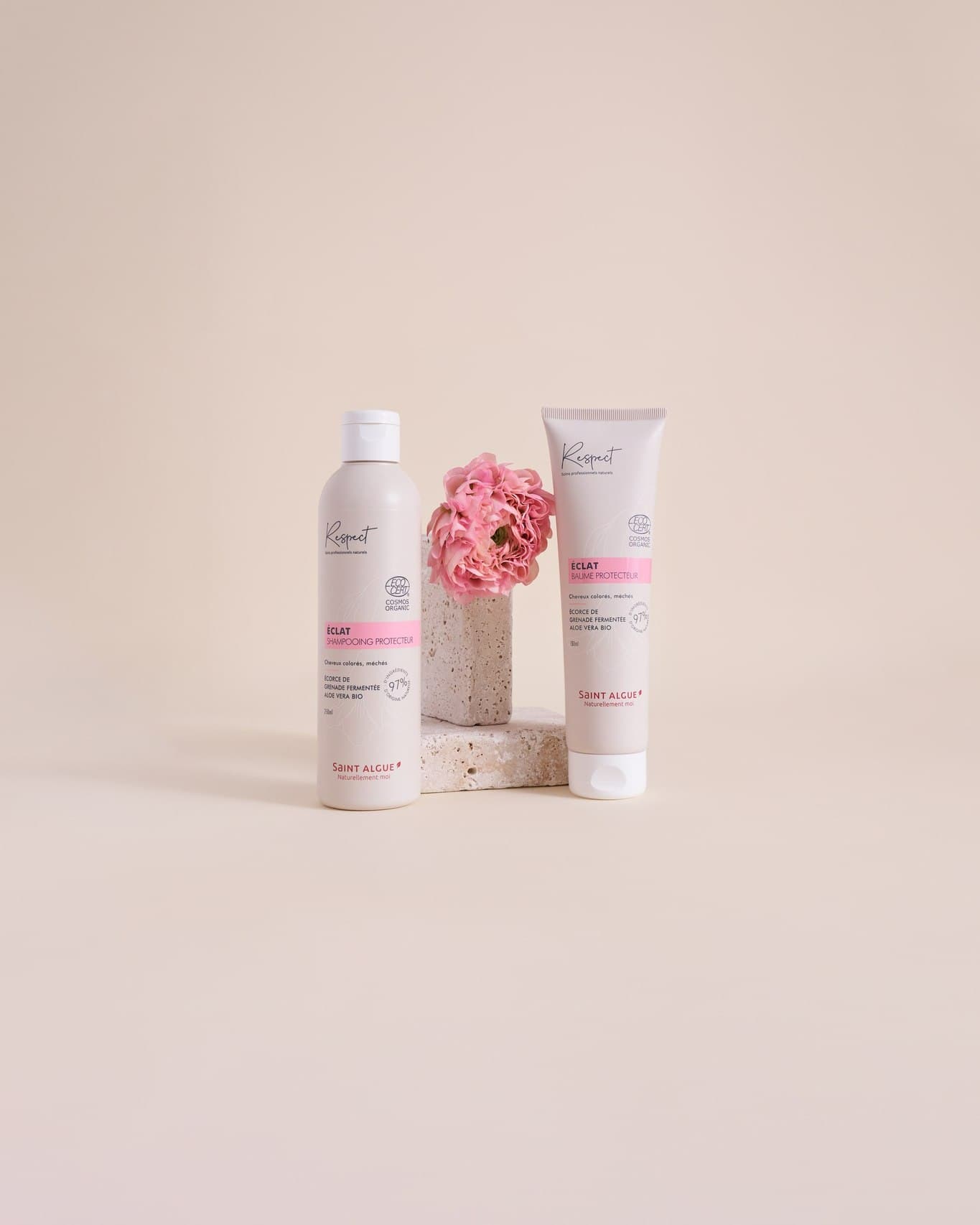 Pour préserver l’éclat de vos cheveux colorés ou méchés, découvrez notre duo protecteur Éclat 🌸

Sa formule d’ingrédients d’origine naturelle enrichie en écorce de grande fermentée & aloe vera bio permet de retrouver douceur au quotidien.

Venez l’essayer dans un de nos salons 👉 lien en bio pour prendre votre RDV