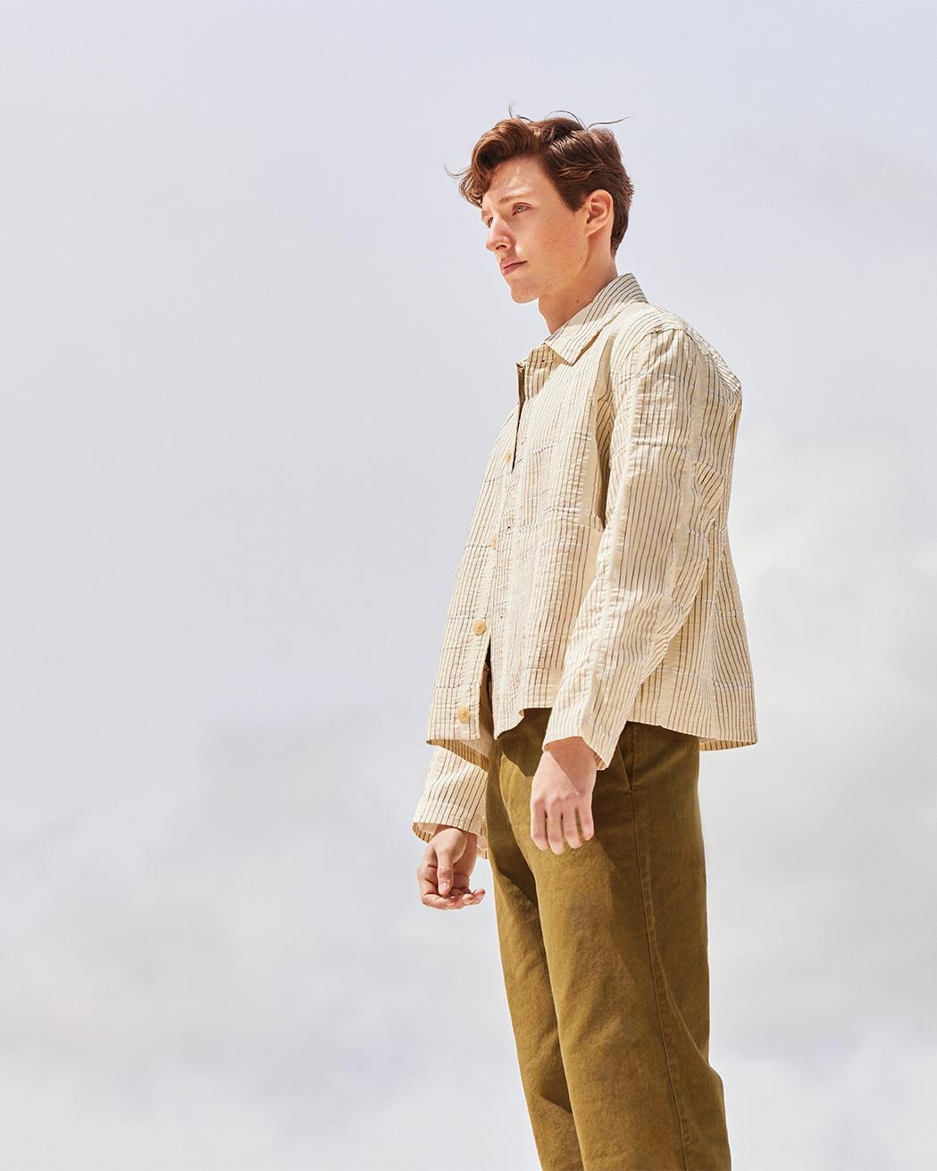 ✨ Simplicité et naturel, l’essence de Éveil - Chapitre 2, collection Printemps Été 2025
Ici, le coiffage masculin se fait léger et authentique 🌾, avec un volume maîtrisé et un mouvement subtil, parfait pour révéler la texture naturelle des cheveux ☁️