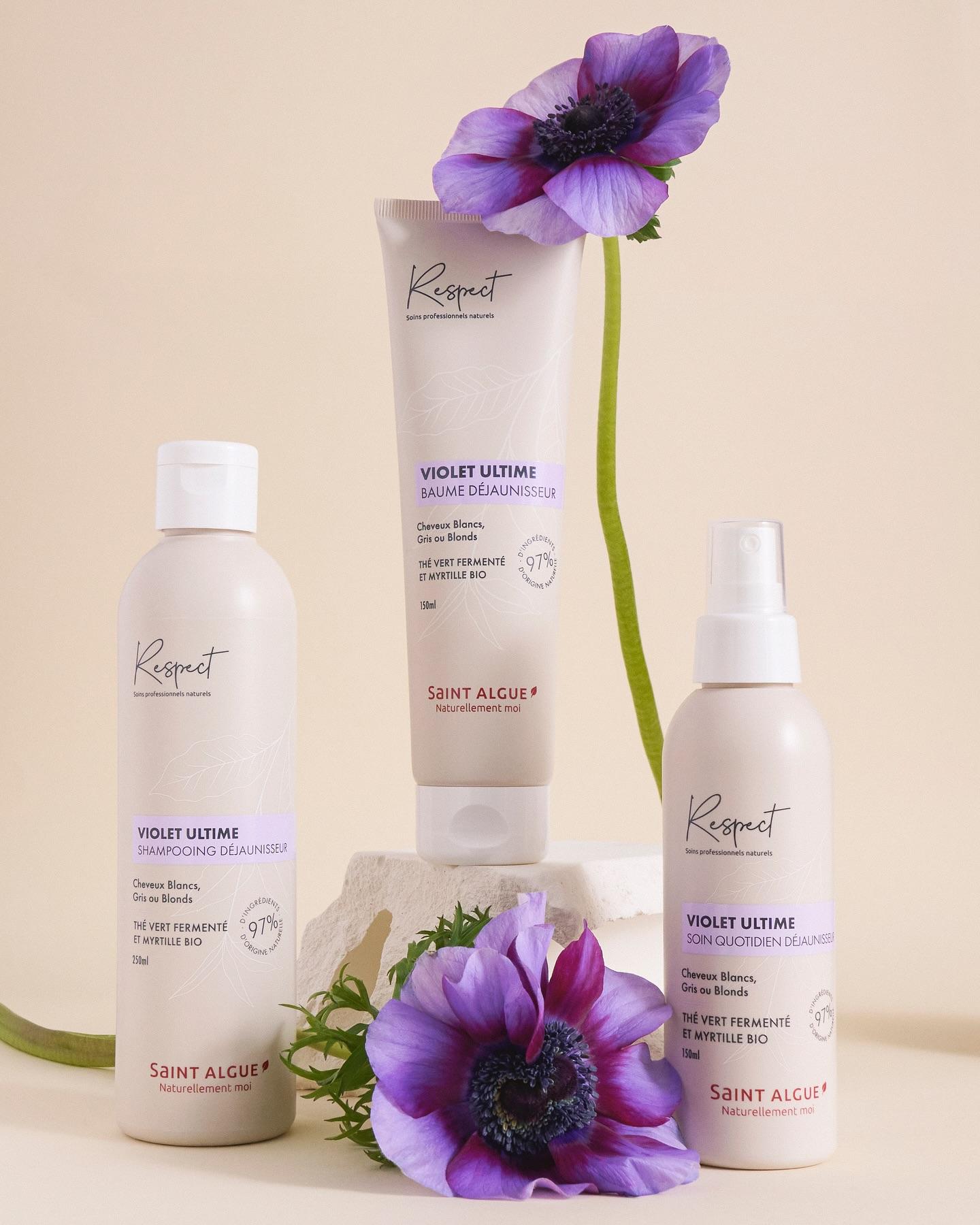 Cheveux blonds, blancs ou méchés ? Dites adieu aux reflets jaunes indésirables ! 💜

Notre gamme Violet Ultime, enrichie en pigments violets, neutralise les tons jaunes tout en apportant éclat et brillance à votre chevelure.

Formulée avec 97 % d’ingrédients d’origine naturelle, elle respecte la fibre capillaire et est certifiée COSMOS ORGANIC par ECOCERT✨ 

Astuce pro : Appliquez le soin sans rinçage une fois par semaine sur cheveux essorés pour un résultat optimal.

Offrez à vos cheveux le soin qu’ils méritent. Disponible dès maintenant dans nos salons Saint Algue 

  ​