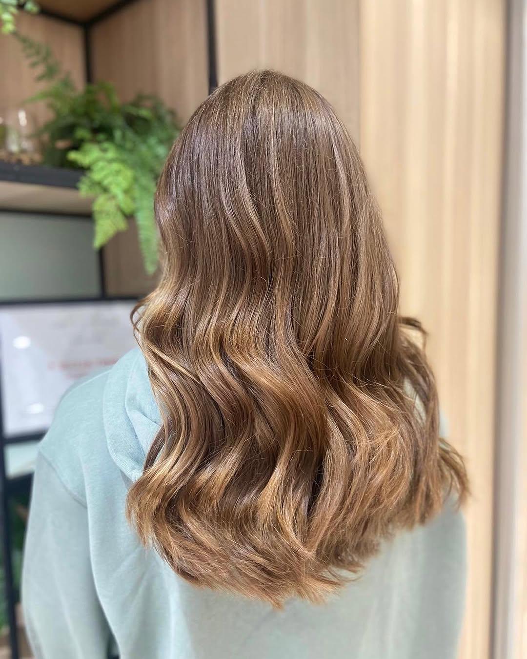 ✨ Un balayage tout en douceur pour une lumière naturelle et une chevelure sublimée ! ✨

Chez  , nous révélons votre éclat avec des techniques sur-mesure qui respectent la santé de vos cheveux. 🌿💛

  @saintalgue_fontenay_tresigny

Prêtes à illuminer votre look ? Venez nous voir en salon ! 💇‍♀️