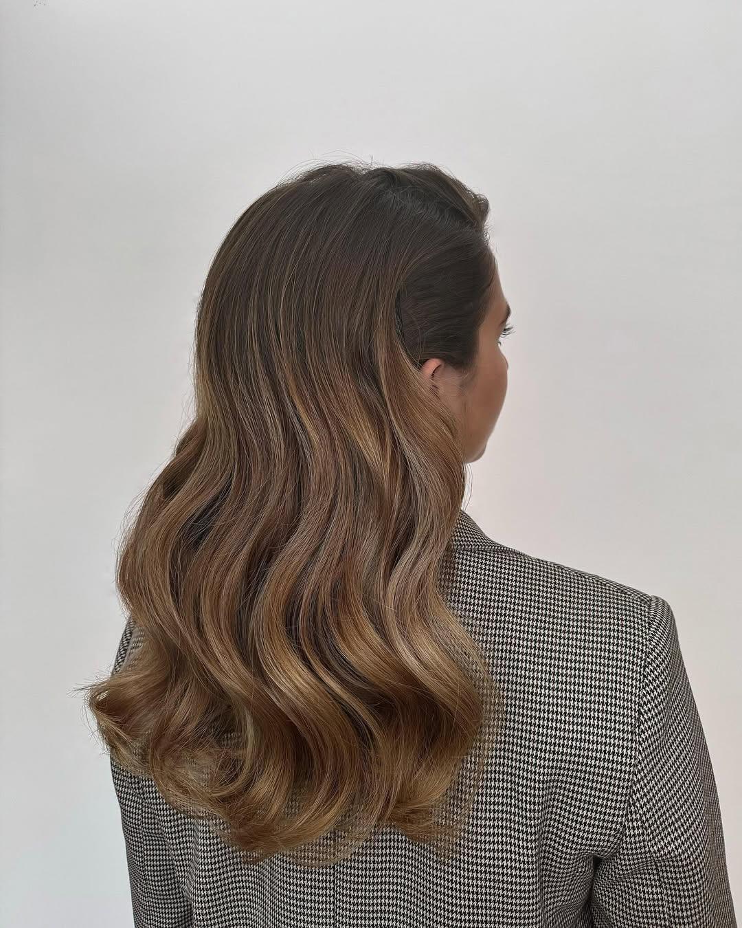 💇‍♀️✨ Une coupe, trois looks ! ✨💁‍♂️

Chez , nous adorons vous offrir des possibilités infinies 🌟.
 Avec une coupe bien pensée ✂️, vous pouvez varier les styles à l’infini ! ♾️🔥�
👏 Bravo au salon @saintalguetours pour cette magnifique réalisation ! 🎉💖