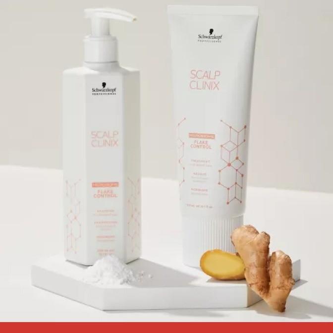 LE SCALP CLINIX PAR SCHWARZKOPF Ce service, entièrement personnalisable, complète l’action du service Fibre Clinix. Avec un traitement simultané du cheveu et du cuir chevelu, il répond aux problématiques des pellicules, des cuirs chevelu secs, délicats,